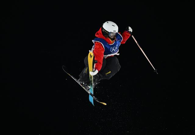 (260214) -- LIVIGNO, Feb. 14, 2026 (Xinhua) -- Yang Ruyi of China competes during the free skiing women's freeski big air qualification at the Milan-Cortina 2026 Olympic Winter Games in Livigno, Italy, Feb. 14, 2026. (Xinhua/Zhang Hongxiang)