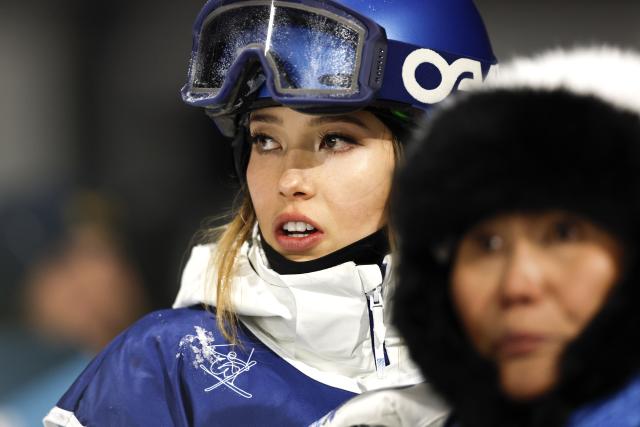 (260214) -- LIVIGNO, Feb. 14, 2026 (Xinhua) -- Gu Ailing of China waits for the score during the free skiing women's freeski big air qualification at the Milan-Cortina 2026 Olympic Winter Games in Livigno, Italy, Feb. 14, 2026. (Xinhua/Wang Peng)