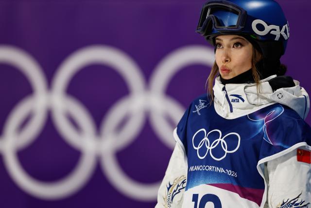 (260214) -- LIVIGNO, Feb. 14, 2026 (Xinhua) -- Gu Ailing of China waits for the score during the free skiing women's freeski big air qualification at the Milan-Cortina 2026 Olympic Winter Games in Livigno, Italy, Feb. 14, 2026. (Xinhua/Wang Peng)