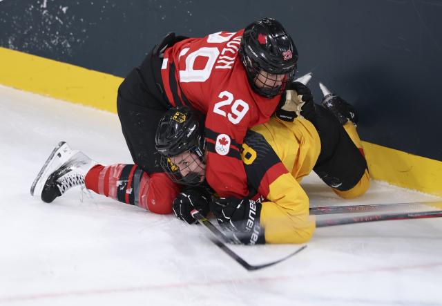 (260214) -- MILAN, Feb. 14, 2026 (Xinhua) -- Marie-Philip Poulin (above) of Canada vies with Ronja Hark of Germany during the ice hockey women's play-offs quarterfinal between Canada and Germany at the Milan-Cortina 2026 Olympic Winter Games in Milan, Italy, Feb. 14, 2026. (Xinhua/Wang Kaiyan)