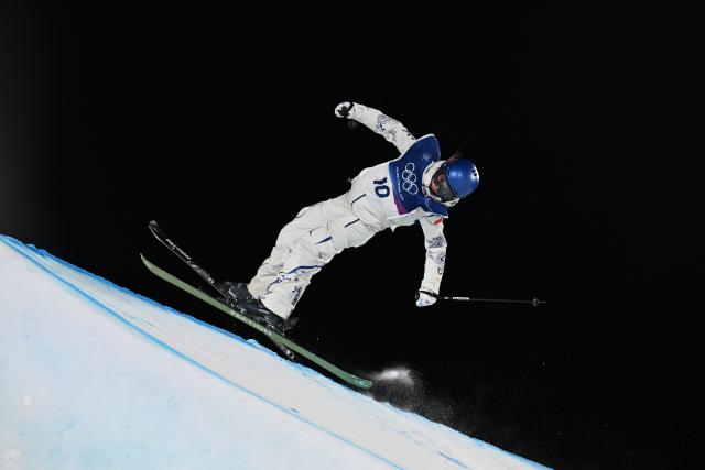 (260214) -- LIVIGNO, Feb. 14, 2026 (Xinhua) -- Gu Ailing of China competes during the free skiing women's freeski big air qualification at the Milan-Cortina 2026 Olympic Winter Games in Livigno, Italy, Feb. 14, 2026. (Xinhua/Xia Yifang)