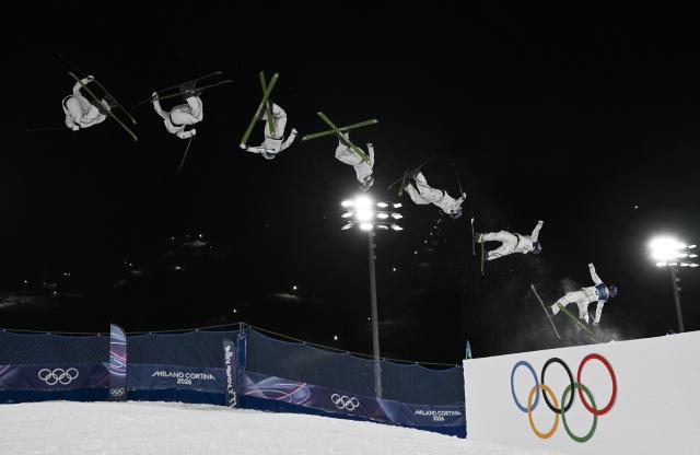 (260214) -- LIVIGNO, Feb. 14, 2026 (Xinhua) -- This multi-exposure photo shows Gu Ailing of China competing during the free skiing women's freeski big air qualification at the Milan-Cortina 2026 Olympic Winter Games in Livigno, Italy, Feb. 14, 2026. (Xinhua/Xia Yifang)
