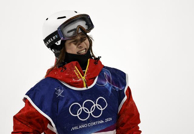 (260214) -- LIVIGNO, Feb. 14, 2026 (Xinhua) -- Yang Ruyi of China reacts during the free skiing women's freeski big air qualification at the Milan-Cortina 2026 Olympic Winter Games in Livigno, Italy, Feb. 14, 2026. (Xinhua/Wang Peng)