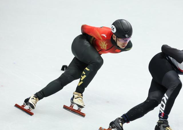 (260214) -- MILAN, Feb. 14, 2026 (Xinhua) -- Liu Shaoang of China competes during the short track speed skating men's 1500m semifinal at the Milan-Cortina 2026 Olympic Winter Games in Milan, Italy, Feb. 14, 2026. (Xinhua/Li Ming)