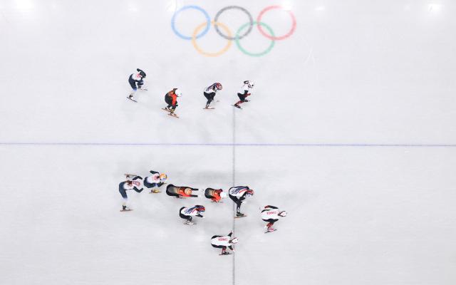 (260214) -- MILAN, Feb. 14, 2026 (Xinhua) -- Yang Jingru and Wang Xinran of China compete during the short track speed skating women's 3000m relay semifinal at the Milan-Cortina 2026 Olympic Winter Games in Milan, Italy, Feb. 14, 2026. (Xinhua/Cheng Min)