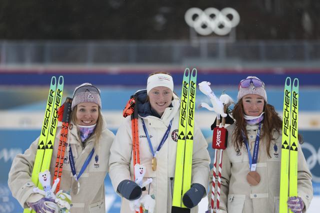 (260214) -- ANTERSELVA, Feb. 14, 2026 (Xinhua) -- Gold medalist Maren Kirkeeide (C) of Norway, silver medalist Oceane Michelon (L) of France and bronze medalist Lou Jeanmonnot of France pose for photos during the awarding ceremony of the biathlon women's 7.5km sprint event at the Milan-Cortina 2026 Olympic Winter Games in Anterselva, Italy, Feb. 14, 2026. (Xinhua/Zhang Tao)
