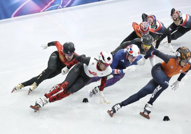 (260214) -- MILAN, Feb. 14, 2026 (Xinhua) -- Athletes compete during the short track speed skating men's 1500m final A at the Milan-Cortina 2026 Olympic Winter Games in Milan, Italy, Feb. 14, 2026. (Xinhua/Li Ming)
