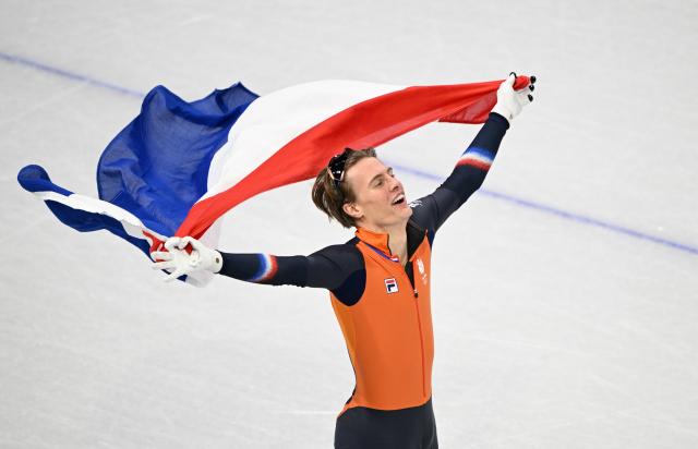 (260214) -- MILAN, Feb. 14, 2026 (Xinhua) -- Jens van 'T Wout of the Netherlands celebrates after the short track speed skating men's 1500m final A at the Milan-Cortina 2026 Olympic Winter Games in Milan, Italy, Feb. 14, 2026. (Xinhua/Cheng Min)