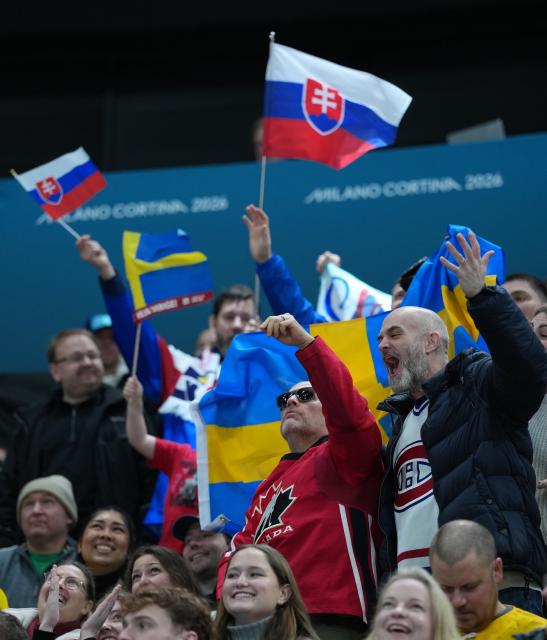 (260215) -- MILAN, Feb. 15, 2026 (Xinhua) -- Fans cheer during the ice hockey men's preliminary round group B match between Sweden and Slovakia of the Milan-Cortina 2026 Olympic Winter Games in Milan, Italy, Feb. 14, 2026. (Xinhua/Tao Xiyi)