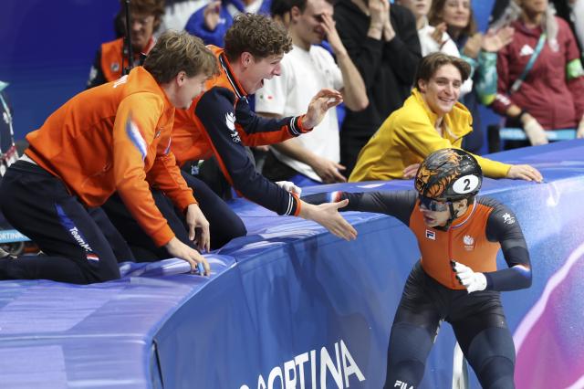 (260215) -- MILAN, Feb. 15, 2026 (Xinhua) -- Jens van 'T Wout of the Netherlands celebrates after the short track speed skating men's 1500m final A at the Milan-Cortina 2026 Olympic Winter Games in Milan, Italy, Feb. 14, 2026. (Xinhua/Li Ming)