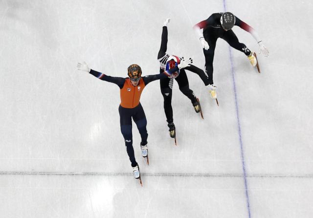 (260215) -- MILAN, Feb. 15, 2026 (Xinhua) -- Jens van 'T Wout (L) of the Netherlands celebrates after crossing the finish line during the short track speed skating men's 1500m final A at the Milan-Cortina 2026 Olympic Winter Games in Milan, Italy, Feb. 14, 2026. (Xinhua/Cheng Min)