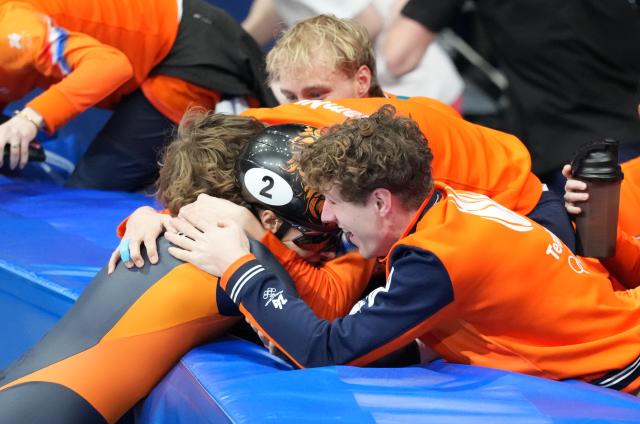 (260215) -- MILAN, Feb. 15, 2026 (Xinhua) -- Jens van 'T Wout of the Netherlands celebrates after the short track speed skating men's 1500m final A at the Milan-Cortina 2026 Olympic Winter Games in Milan, Italy, Feb. 14, 2026. (Xinhua/Xue Yuge)