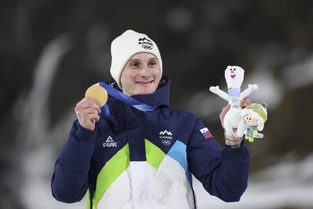 (260215) -- PREDAZZO, Feb. 15, 2026 (Xinhua) -- Gold medalist Domen Prevc of Slovenia poses during the awarding ceremony for the ski jumping men's large hill individual event at the Milan-Cortina 2026 Olympic Winter Games in Predazzo, Italy, Feb. 14, 2026. (Xinhua/Huang Wei)