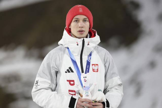(260215) -- PREDAZZO, Feb. 15, 2026 (Xinhua) -- Bronze medalist Kacper Tomasiak of Poland reacts during the awarding ceremony for the ski jumping men's large hill individual event at the Milan-Cortina 2026 Olympic Winter Games in Predazzo, Italy, Feb. 14, 2026. (Xinhua/Huang Wei)