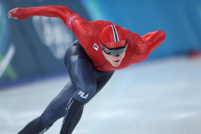 (260215) -- MILAN, Feb. 15, 2026 (Xinhua) -- Bjorn Magnussen of Norway competes during the speed skating men's 500m final at the Milan-Cortina 2026 Olympic Winter Games in Milan, Italy, Feb. 14, 2026. (Xinhua/Li Jing)