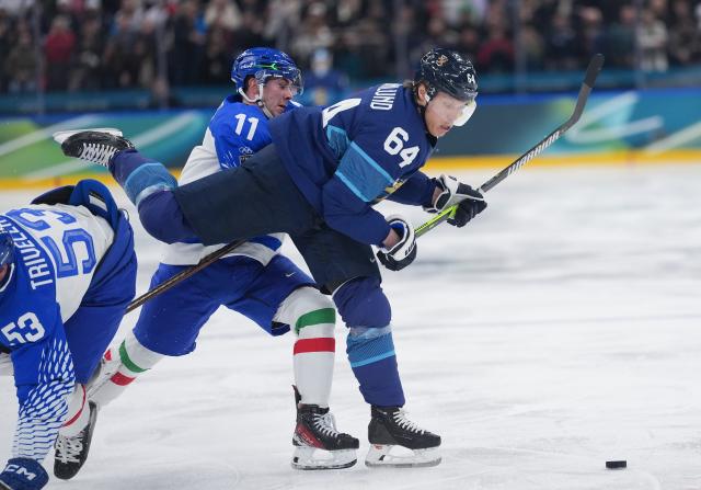 (260215) -- MILAN, Feb. 15, 2026 (Xinhua) -- Mikael Granlund (R) of Finland vies with Marco Zanetti (C) of Italy during the ice hockey men's preliminary round group B match between Italy and Finland of the Milan-Cortina 2026 Olympic Winter Games in Milan, Italy, Feb. 14, 2026. (Xinhua/Tao Xiyi)
