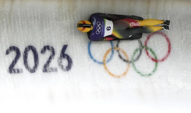 (260215) -- CORTINA D'AMPEZZO, Feb. 15, 2026 (Xinhua) -- Jacqueline Pfeifer of Germany competes during the skeleton women's heat at the Milan-Cortina 2026 Olympic Winter Games in Cortina, Italy, Feb. 14, 2026. (Xinhua/Li Gang)