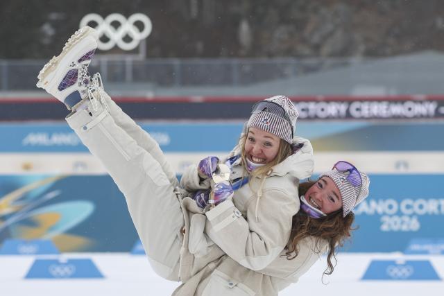 (260215) -- ANTERSELVA, Feb. 15, 2026 (Xinhua) -- Silver medalist Oceane Michelon (L) of France and her teammate bronze medalist Lou Jeanmonnot pose during the awarding ceremony of the biathlon women's 7.5km sprint event at the Milan-Cortina 2026 Olympic Winter Games in Anterselva, Italy, Feb. 14, 2026. (Xinhua/Zhang Tao)