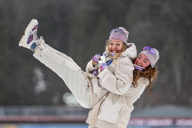 (260215) -- ANTERSELVA, Feb. 15, 2026 (Xinhua) -- Silver medalist Oceane Michelon (L) of France and her teammate bronze medalist Lou Jeanmonnot pose during the awarding ceremony of the biathlon women's 7.5km sprint event at the Milan-Cortina 2026 Olympic Winter Games in Anterselva, Italy, Feb. 14, 2026. (Xinhua/Jiang Han)
