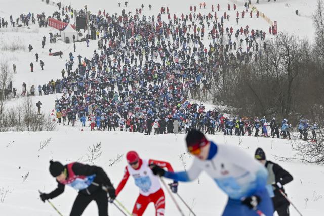 (260215) -- KHIMKI, Feb. 15, 2026 (Xinhua) -- People take part in a mass skiing competition at the 2026 Ski Track of Russia in Khimki, Russia, Feb. 14, 2026. (Photo by Alexander Zemlianichenko Jr/Xinhua)