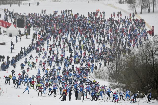 (260215) -- KHIMKI, Feb. 15, 2026 (Xinhua) -- People take part in a mass skiing competition at the 2026 Ski Track of Russia in Khimki, Russia, Feb. 14, 2026. (Photo by Alexander Zemlianichenko Jr/Xinhua)