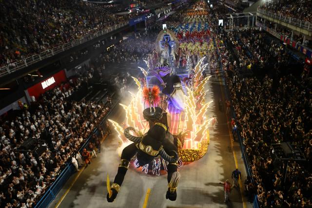 (260215) -- RIO DE JANEIRO, Feb. 15, 2026 (Xinhua) -- This photo taken on Feb. 14, 2026 shows a view of a parade during the Carnival 2026 in Rio de Janeiro, Brazil. Brazil kicked off its most emblematic celebration this weekend as Carnival festivities fill streets, sambadromes and public squares across the country with music, dance and millions of revelers. (Photo by Lucio Tavora/Xinhua)