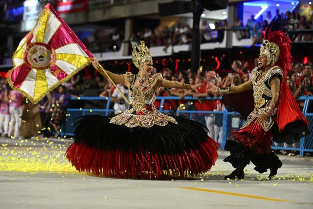 (260215) -- RIO DE JANEIRO, Feb. 15, 2026 (Xinhua) -- Samba dancers perform in a parade during the Carnival 2026 in Rio de Janeiro, Brazil, Feb. 13, 2026. Brazil kicked off its most emblematic celebration this weekend as Carnival festivities fill streets, sambadromes and public squares across the country with music, dance and millions of revelers. (Photo by Lucio Tavora/Xinhua)
