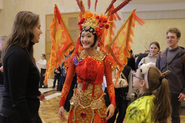 (260215) -- ST. PETERSBURG, Feb. 15, 2026 (Xinhua) -- A Chinese actress interacts with a local resident at a "Happy Chinese New Year" celebration event in St. Petersburg, Russia, Feb. 14, 2026. (Photo by Irina Motina/Xinhua)