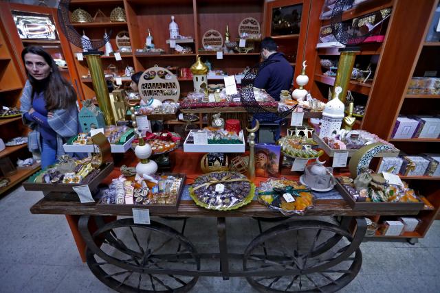 (260215) -- BEIRUT, Feb. 15, 2026 (Xinhua) -- This photo taken on Feb. 14, 2026 shows people buying foods in preparation for Ramadan in Beirut, Lebanon. (Xinhua/Bilal Jawich)