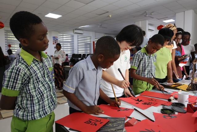 (260215) -- ACCRA, Feb. 15, 2026 (Xinhua) -- Students learn to write Chinese characters in Accra, Ghana, Feb. 13, 2026. The Confucius Institute at the University of Ghana on Friday held a New Year garden party for Ghanaian students ahead of the Chinese Spring Festival, offering a lively introduction to Chinese culture. (Photo by Seth/Xinhua)
