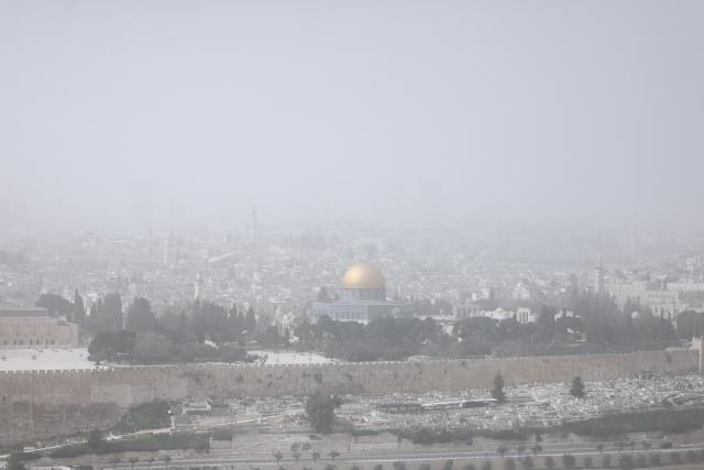 (260215) -- JERUSALEM, Feb. 15, 2026 (Xinhua) -- The Old City of Jerusalem is seen during a dust storm on Feb. 14, 2026. (Photo by Jamal Awad/Xinhua)