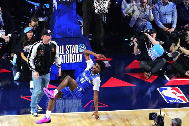 (260215) -- LOS ANGELES, Feb. 15, 2026 (Xinhua) -- Orland Magic's Jase Richardson (front) falls in the slam dunk contest at the NBA basketball All-Star weekend festivities in Los Angeles, the United States, Feb. 14, 2026. (Xinhua/Wu Xiaoling)