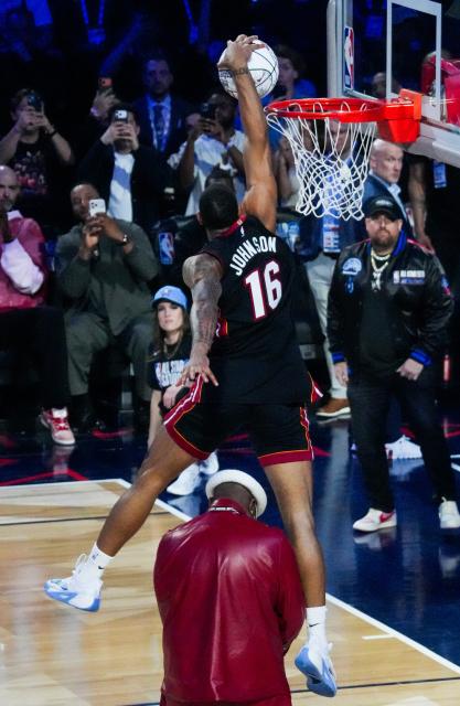 (260215) -- LOS ANGELES, Feb. 15, 2026 (Xinhua) -- Miami Heat's Keshad Johnson (top) dunks in the slam dunk contest at the NBA basketball All-Star weekend festivities in Los Angeles, the United States, Feb. 14, 2026. (Photo by Sun Yuxuan/Xinhua)
