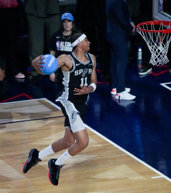 (260215) -- LOS ANGELES, Feb. 15, 2026 (Xinhua) -- San Antonio Spurs' Carter Bryant dunks in the slam dunk contest at the NBA basketball All-Star weekend festivities in Los Angeles, the United States, Feb. 14, 2026. (Photo by Sun Yuxuan/Xinhua)