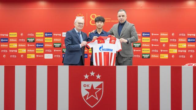 (260215) -- BELGRADE, Feb. 15, 2026 (Xinhua) -- Red Star Belgrade Football Club president Svetozar Mijailovic (L), Chinese player Wan Xiang (C), and the club's academy director Nikola Jelic attend the signing ceremony in Belgrade, Serbia, Feb. 14, 2026. TO GO WITH "Red Star Belgrade signs Chinese teenage prospect Wan Xiang" (Photo by Wang Wei/Xinhua)