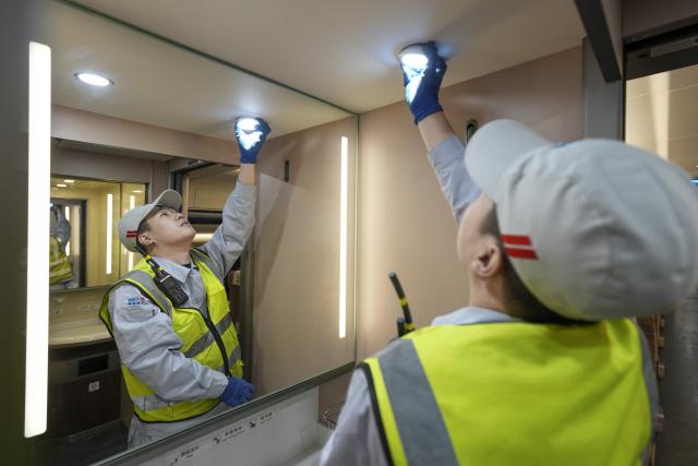 (260215) -- TAIYUAN, Feb. 15, 2026 (Xinhua) -- E Ming replaces a light bulb on the train at a train depot in Yuci, north China's Shanxi Province, Feb. 14, 2026. Railway staff members have stepped up the maintenance of high-speed trains to ensure traffic safety during the Spring Festival travel rush.
E Ming is a service mechanic, responsible for inspecting and repairing onboard equipment such as seats, restrooms, and electric water boilers. During the Spring Festival travel rush, these facilities experience high usage and are prone to malfunctions. E Ming's team must work against the clock during the train's brief maintenance window at night to resolve equipment issues. (Xinhua/Yang Chenguang)
