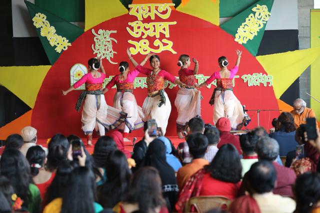 (260215) -- DHAKA, Feb. 15, 2026 (Xinhua) -- Women perform during the Pahela Falgun festival in Dhaka, Bangladesh, Feb. 14, 2026. The first day on the eleventh month of the Bengali calendar marks the Pahela Falgun festival, during which people celebrate the beginning of the spring. (Photo by Habibur Rahman/Xinhua)