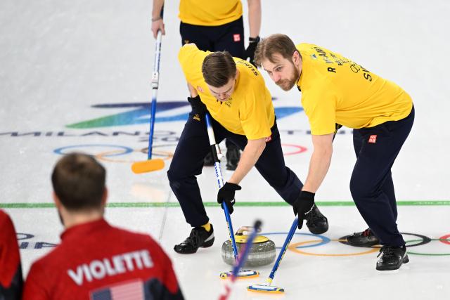 (260215) -- CORTINA D'AMPEZZO, Feb. 15, 2026 (Xinhua) -- Christoffer Sundgren (C) and Rasmus Wranaa (R) of Sweden compete during the curling men round robin session 6 match between the United States and Sweden at the 2026 Milan-Cortina Winter Olympics in Cortina, Italy, Feb. 15, 2026. (Xinhua/Lian Yi)