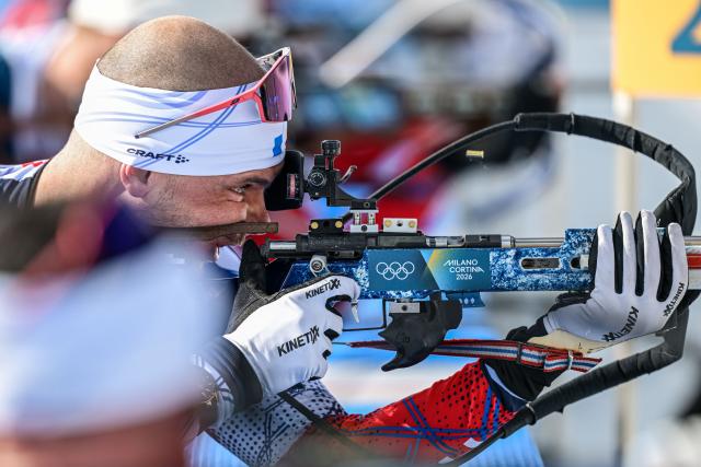 (260215) -- ANTERSELVA, Feb. 15, 2026 (Xinhua) -- Emilien Jacquelin of France shoots during the biathlon Men's 12.5km Pursuit at the 2026 Milan-Cortina Winter Olympics in Anterselva, Italy, Feb. 15, 2026. (Xinhua/Jiang Han)
