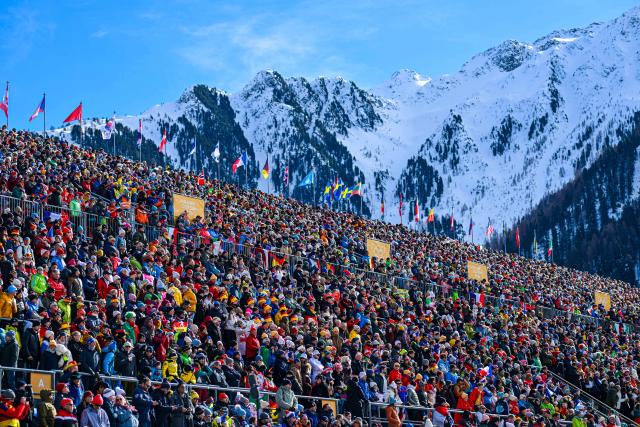 (260215) -- ANTERSELVA, Feb. 15, 2026 (Xinhua) -- Fans enjoy the game during the biathlon Men's 12.5km Pursuit at the 2026 Milan-Cortina Winter Olympics in Anterselva, Italy, Feb. 15, 2026. (Xinhua/Jiang Han)