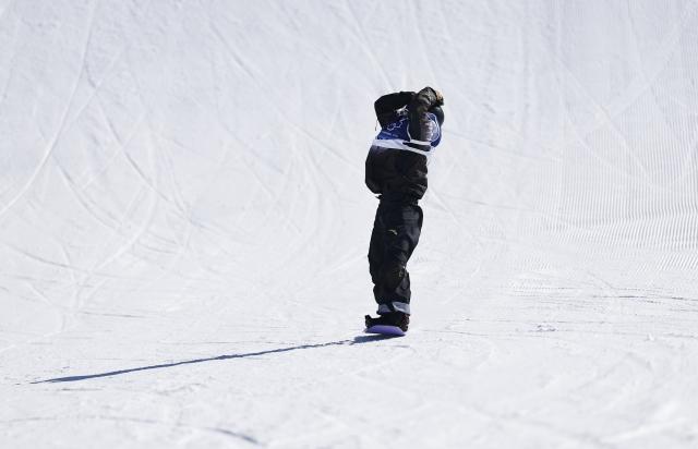 (260215) -- LIVIGNO, Feb. 15, 2026 (Xinhua) -- Yang Wenlong of China reacts during the snowboard men's snowboard slopestyle qualification at the Milan-Cortina 2026 Olympic Winter Games in Livigno, Italy, Feb. 15, 2026. (Xinhua/Wang Peng)