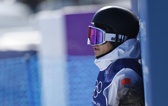 (260215) -- LIVIGNO, Feb. 15, 2026 (Xinhua) -- Yang Wenlong of China reacts after competing at the snowboard men's snowboard slopestyle qualification at the Milan-Cortina 2026 Olympic Winter Games in Livigno, Italy, Feb. 15, 2026. (Xinhua/Wang Peng)