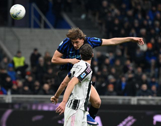 (260215) -- MILAN, Feb. 15, 2026 (Xinhua) -- Inter Milan's Pio Esposito (back) scores during a Serie A football match between Inter Milan and Juventus in Milan, Italy, Feb. 14, 2026. (Photo by Alberto Lingria/Xinhua)