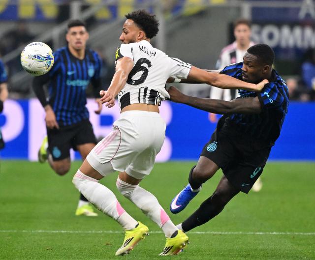 (260215) -- MILAN, Feb. 15, 2026 (Xinhua) -- Juventus' Lloyd Kelly (L) vies with Inter Milan's Marcus Thuram during a Serie A football match between Inter Milan and Juventus in Milan, Italy, Feb. 14, 2026. (Photo by Alberto Lingria/Xinhua)