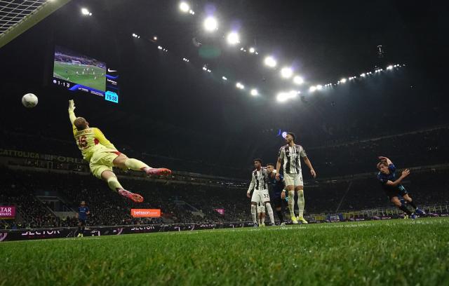 (260215) -- MILAN, Feb. 15, 2026 (Xinhua) -- Inter Milan's Pio Esposito (1st R) scores his goal during a Serie A football match between Inter Milan and Juventus in Milan, Italy, Feb. 14, 2026. (Photo by Alberto Lingria/Xinhua)
