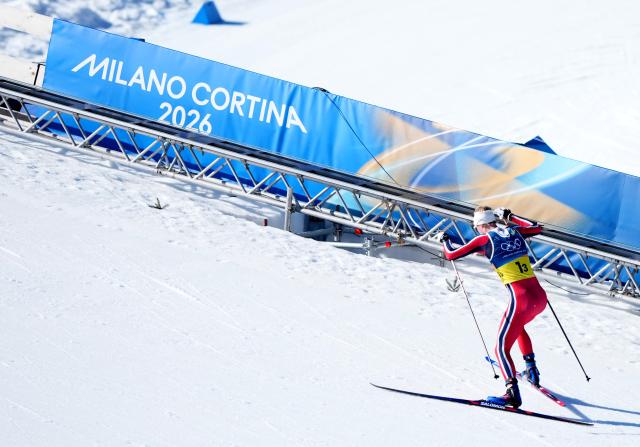 (260215) -- TESERO, Feb. 15, 2026 (Xinhua) -- Einar Hedegart of Norway competes during the cross-country skiing men's 4X7.5km relay match at the Milan-Cortina 2026 Olympic Winter Games in Tesero, Italy, Feb. 15, 2026. (Xinhua/He Canling)