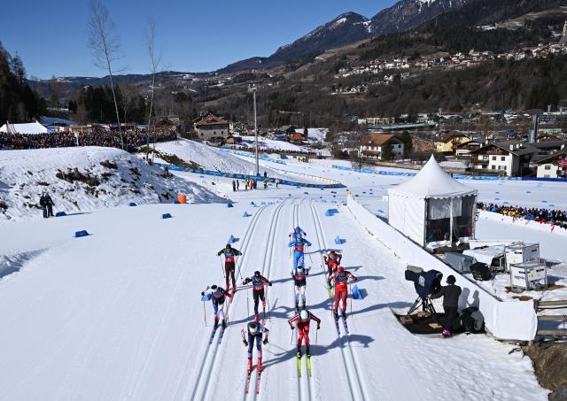 (260215) -- TESERO, Feb. 15, 2026 (Xinhua) -- Athletes compete during the cross-country skiing men's 4X7.5km relay match at the Milan-Cortina 2026 Olympic Winter Games in Tesero, Italy, Feb. 15, 2026. (Xinhua/He Canling)