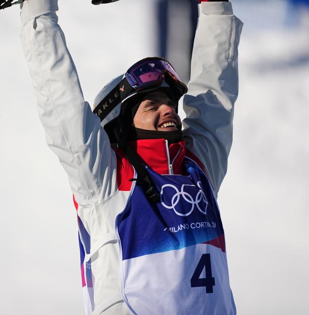 (260215) -- LIVIGNO, Feb. 15, 2026 (Xinhua) -- Mikael Kingsbury of Canada celebrates after winning the freestyle skiing men's dual moguls big final at the Milan-Cortina 2026 Olympic Winter Games in Livigno, Italy, Feb. 15, 2026. (Xinhua/Wu Huiwo)