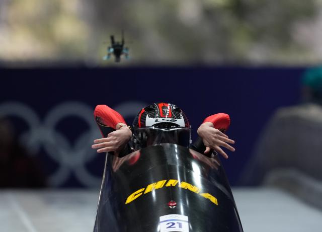(260215) -- CORTINA D'AMPEZZO, Feb. 15, 2026 (Xinhua) -- Huai Mingming of China competes during the bobsleigh women's monobob heat at the 2026 Milan-Cortina Winter Olympics in Cortina, Italy, Feb. 15, 2026. (Xinhua/Li Gang)