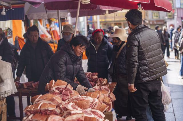 (260215) -- LHASA, Feb. 15, 2026 (Xinhua) -- People shop at a market in Lhasa, southwest China's Xizang Autonomous Region, Feb. 15, 2026. With the Spring Festival and the Tibetan New Year right around the corner, market places in Lhasa receive a surge of customers buying goods needed for the holidays. (Xinhua/Tenzin Nyida)